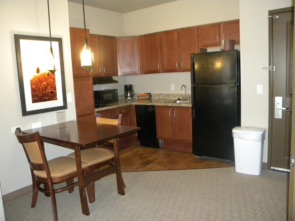 Teddy'S Residential Suites Watford City Buitenkant foto