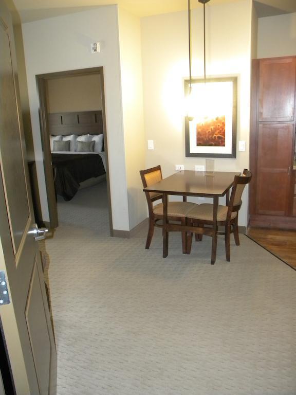 Teddy'S Residential Suites Watford City Buitenkant foto