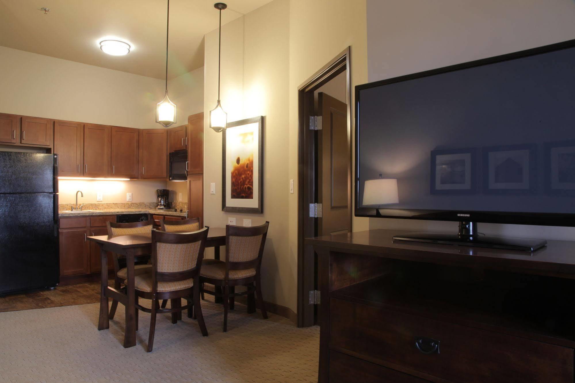 Teddy'S Residential Suites Watford City Buitenkant foto