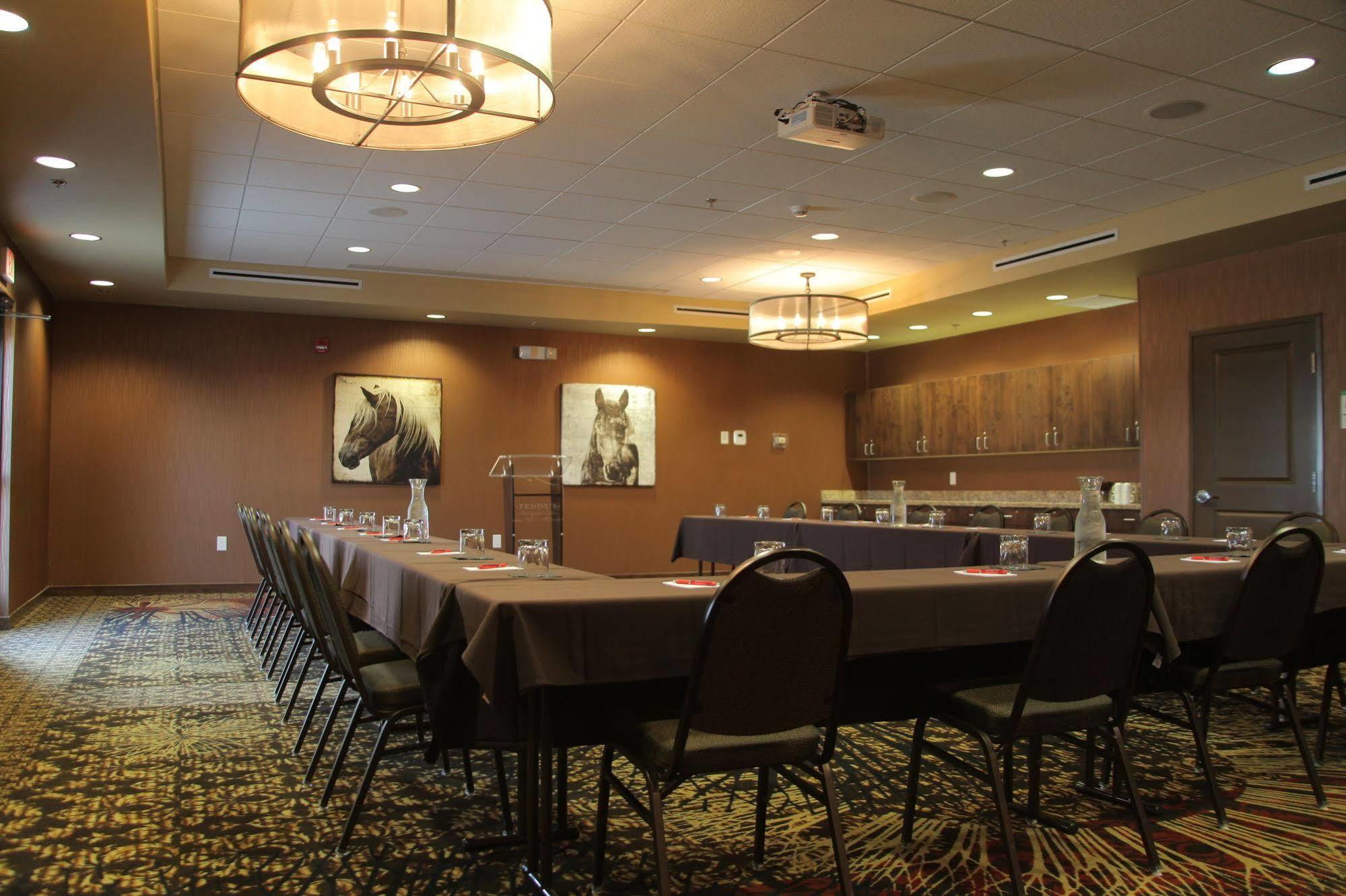 Teddy'S Residential Suites Watford City Buitenkant foto